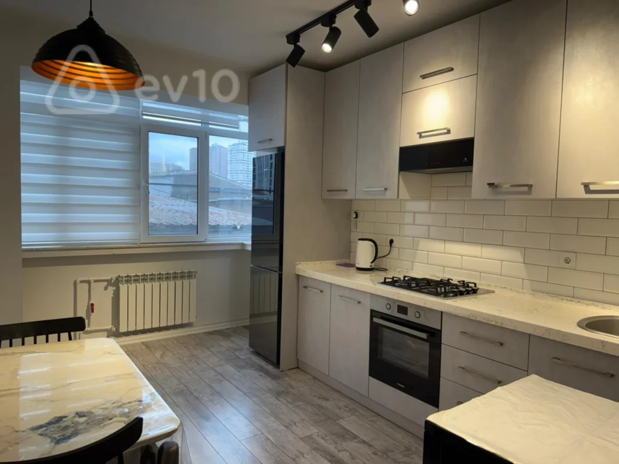 Satılır 2 otaqlı köhnə tikili 53 m²