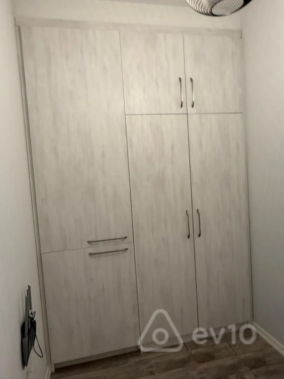 Satılır 2 otaqlı köhnə tikili 53 m²