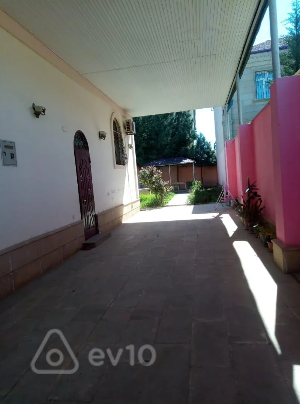 Satılır 5 otaqlı həyət evi 150 m²