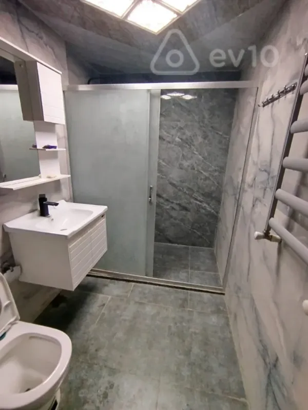 Kirayə verilir 3 otaqlı yeni tikili 75 m²