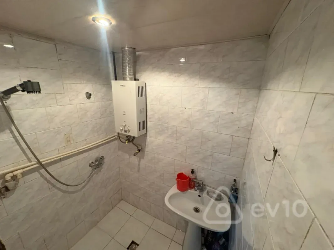 Satılır 3 otaqlı köhnə tikili 71 m²