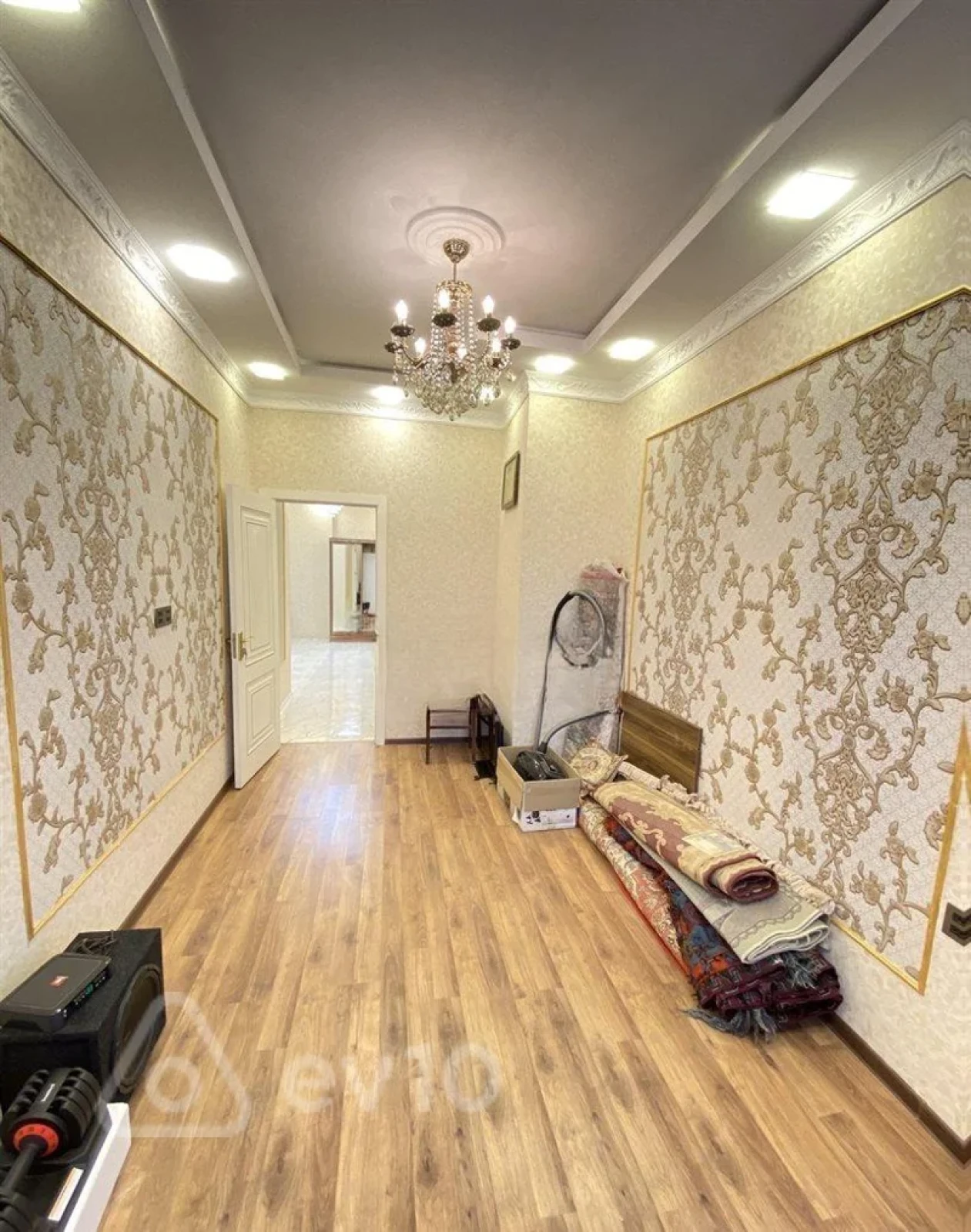 Satılır 3 otaqlı köhnə tikili 90 m²