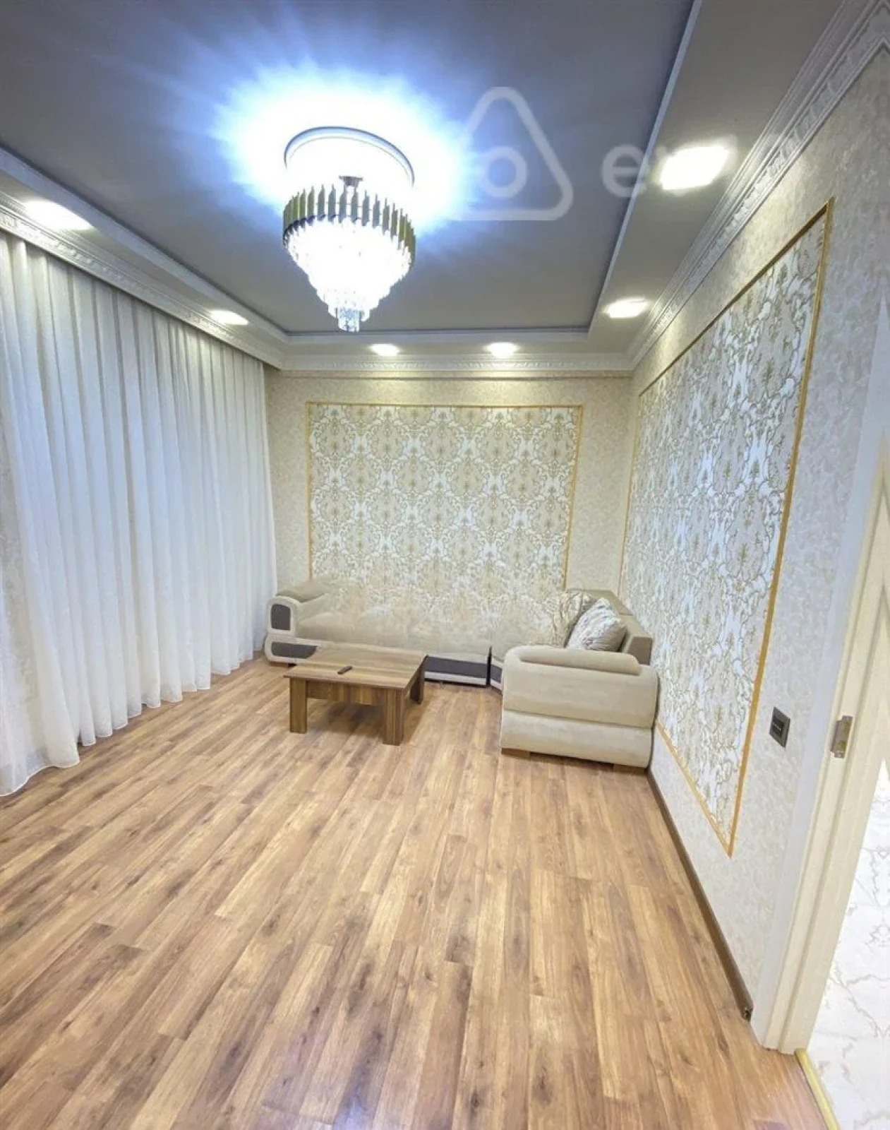 Satılır 3 otaqlı köhnə tikili 90 m²