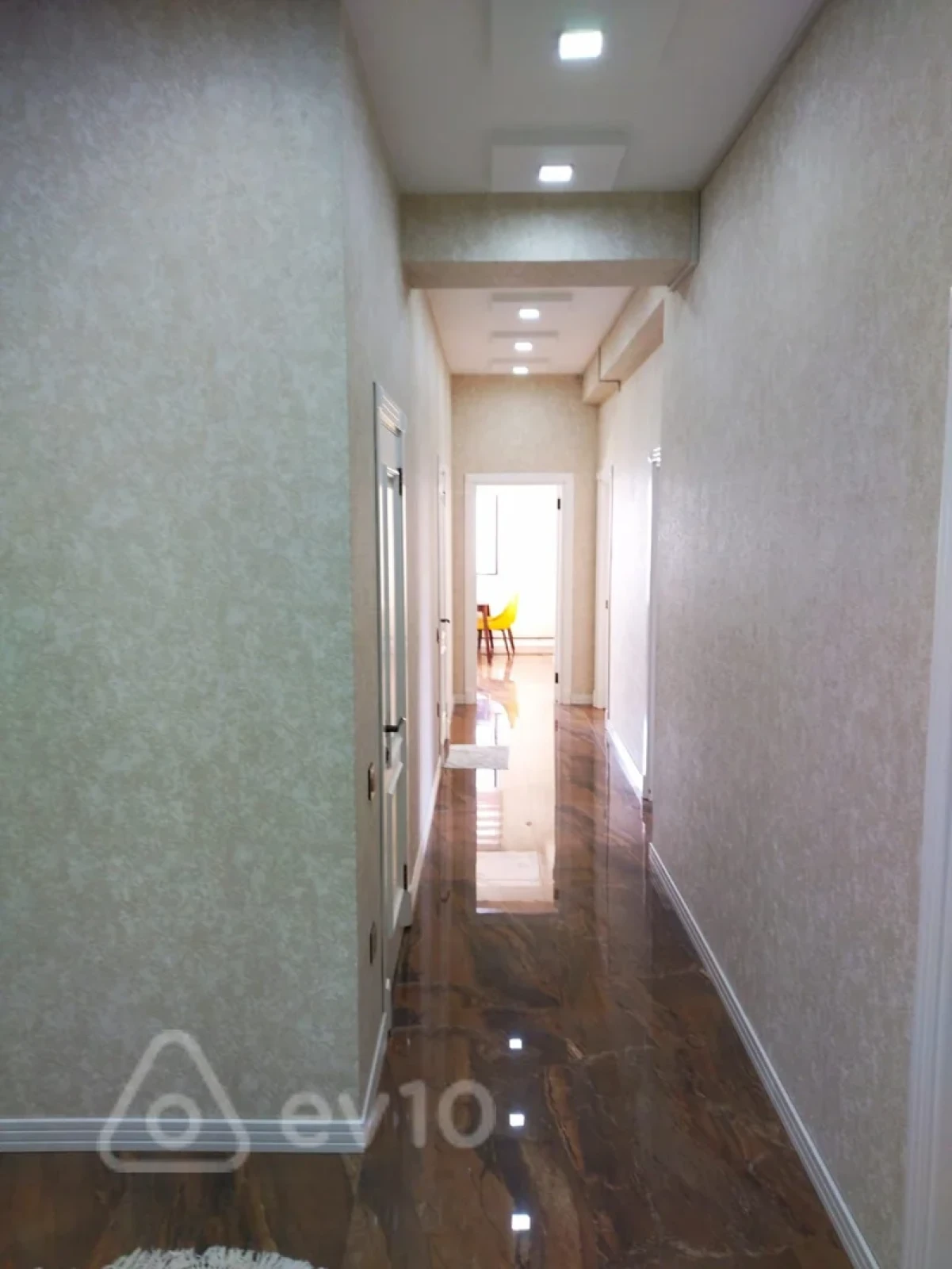 Kirayə verilir 3 otaqlı yeni tikili 121 m²