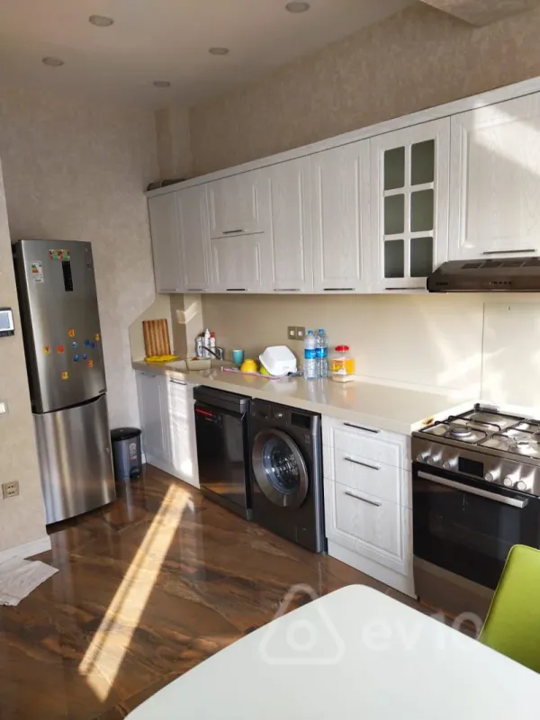 Kirayə verilir 3 otaqlı yeni tikili 121 m²