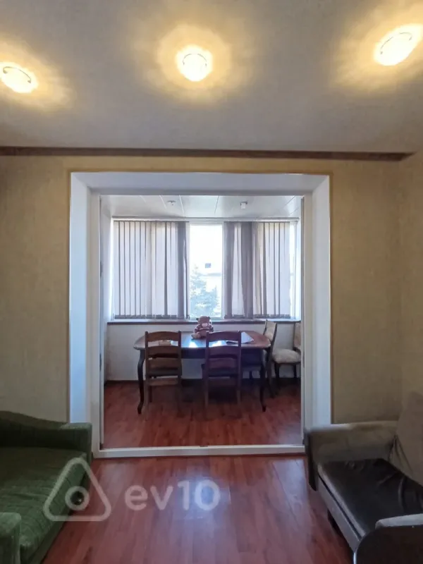 Kirayə verilir 3 otaqlı köhnə tikili 70 m²