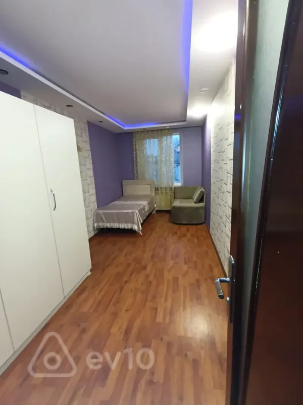 Kirayə verilir 3 otaqlı köhnə tikili 70 m²
