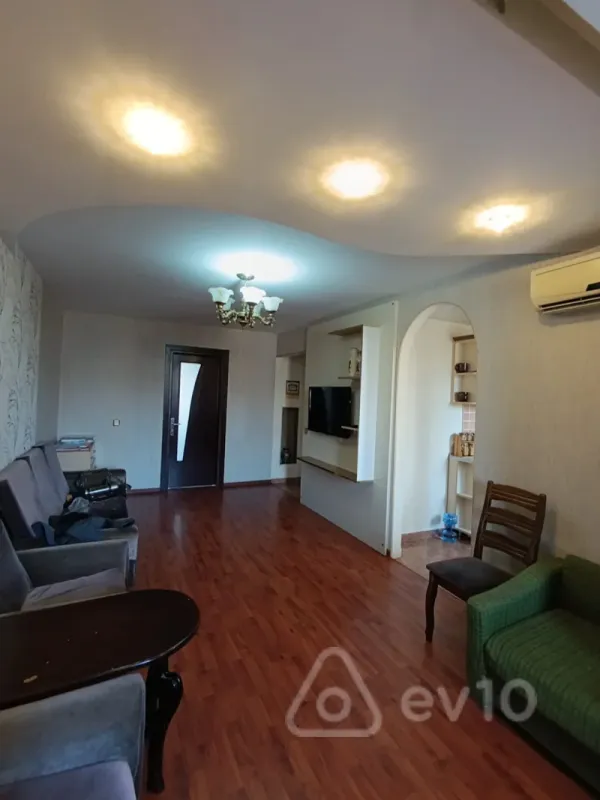 Kirayə verilir 3 otaqlı köhnə tikili 70 m²