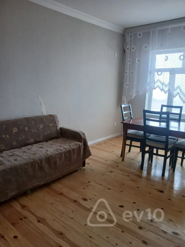 Kirayə verilir 2 otaqlı yeni tikili 70 m²