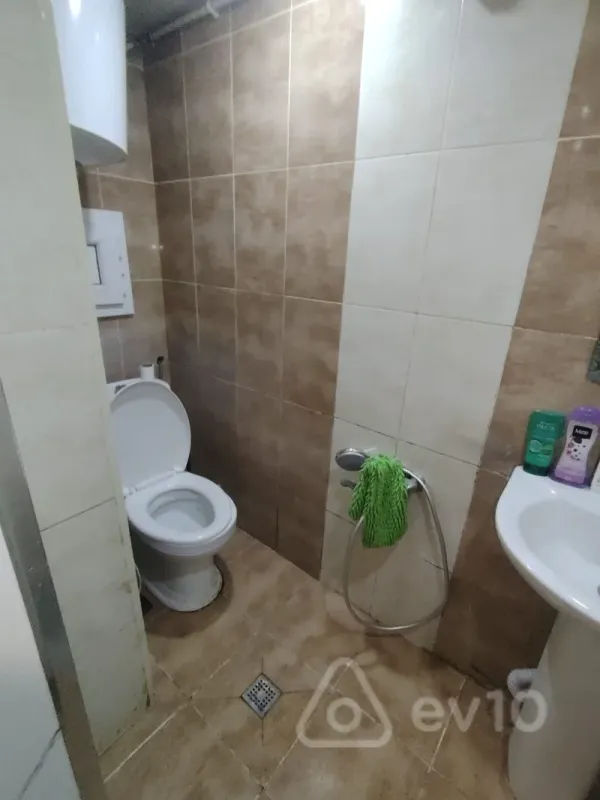 Kirayə verilir 2 otaqlı köhnə tikili 45 m²