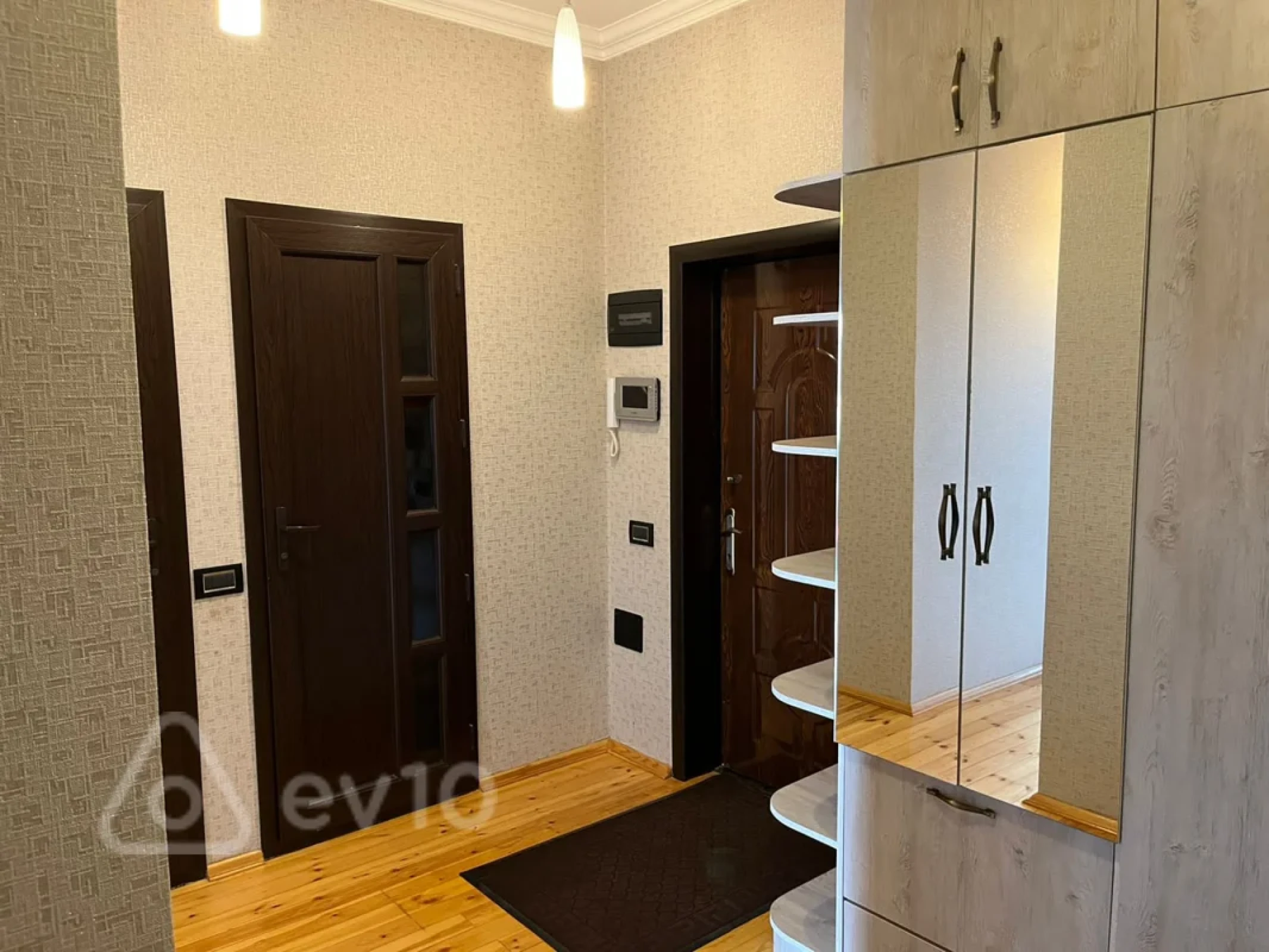 Kirayə verilir 2 otaqlı yeni tikili 65 m²
