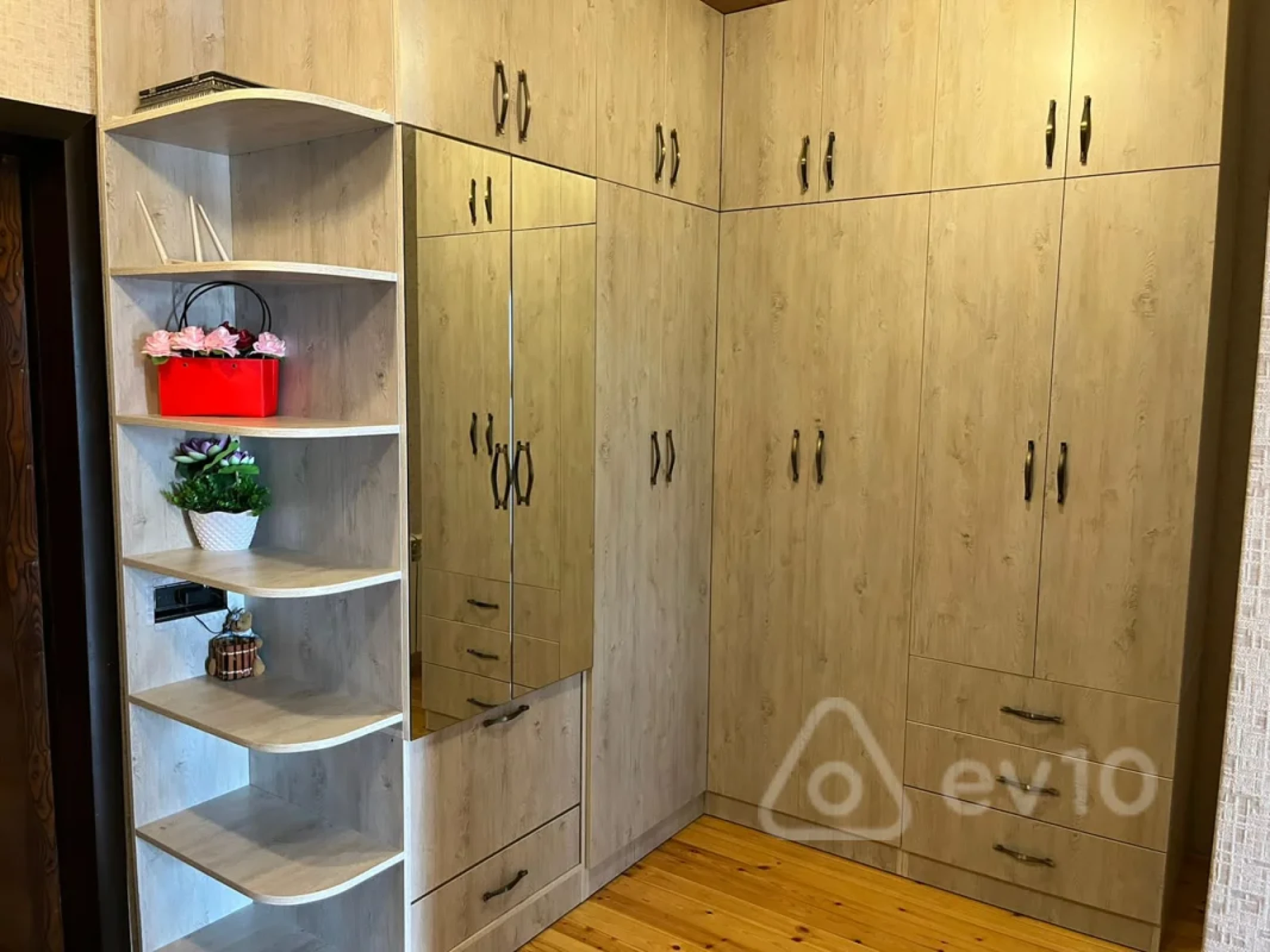 Kirayə verilir 2 otaqlı yeni tikili 65 m²