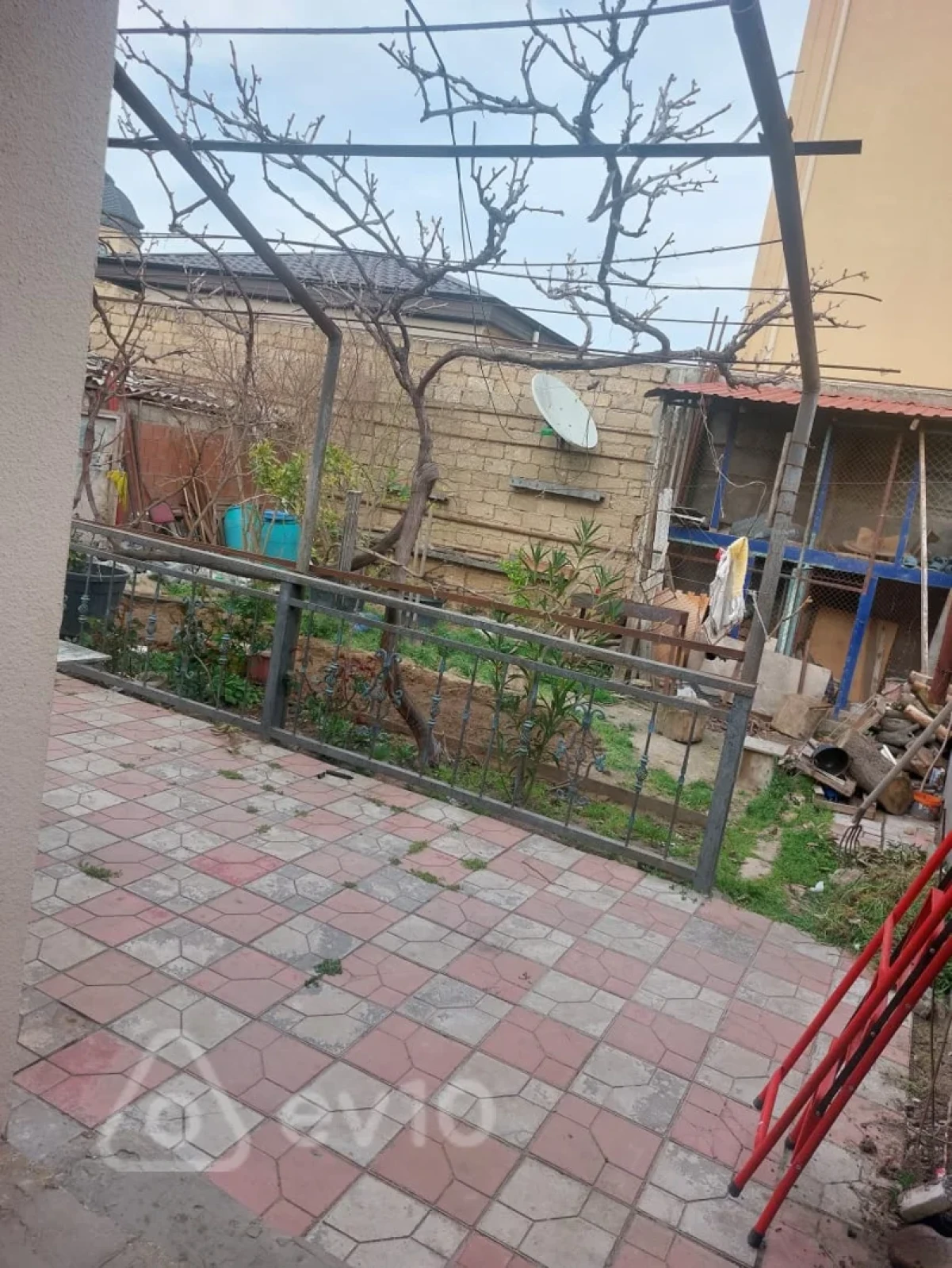 Satılır 5 otaqlı həyət evi 120 m²