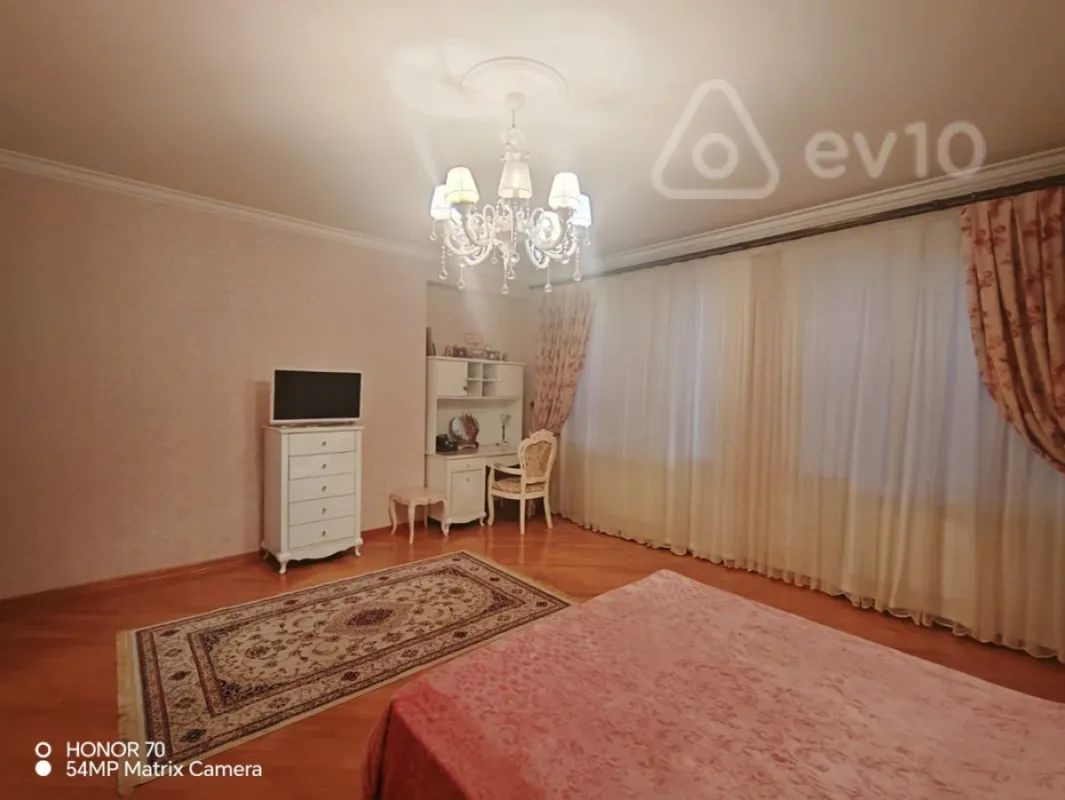 Satılır 4 otaqlı yeni tikili 240 m²