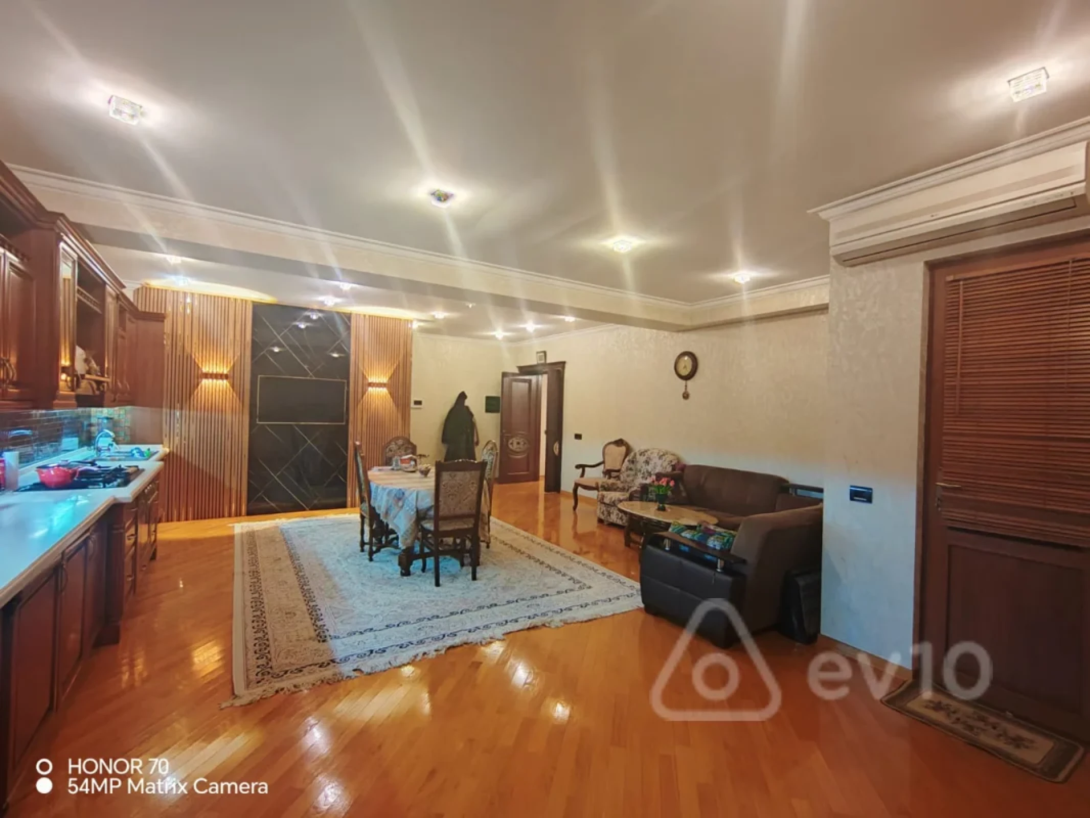 Satılır 4 otaqlı yeni tikili 240 m²