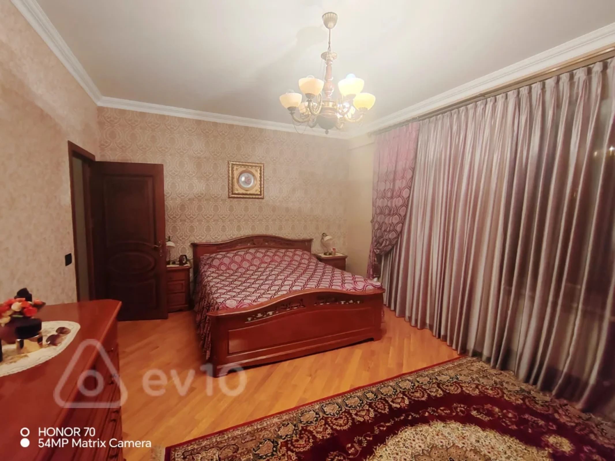 Satılır 4 otaqlı yeni tikili 240 m²