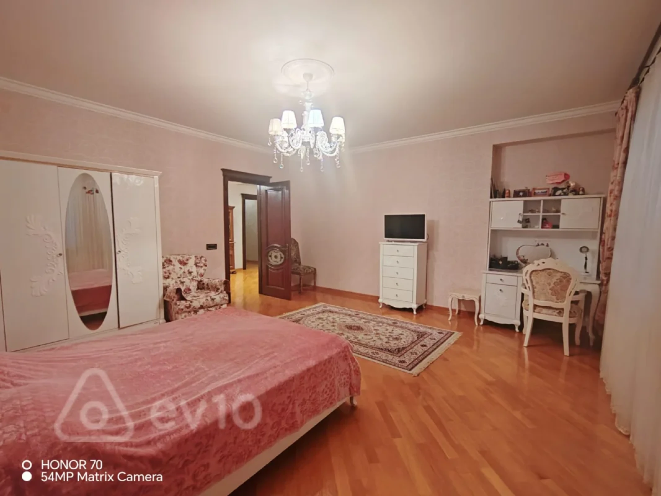 Satılır 4 otaqlı yeni tikili 240 m²