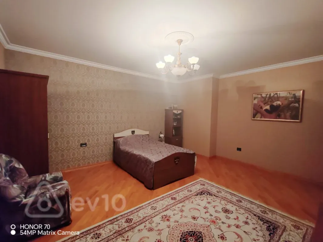 Satılır 4 otaqlı yeni tikili 240 m²