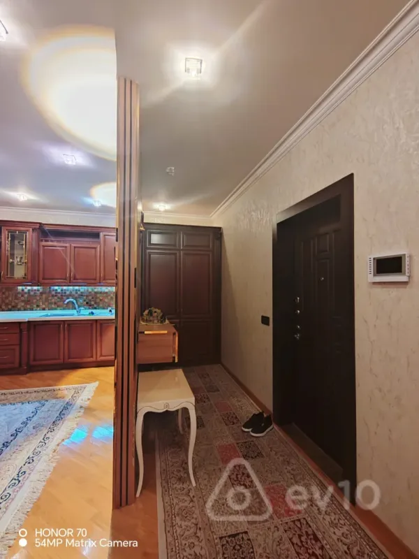 Satılır 4 otaqlı yeni tikili 240 m²