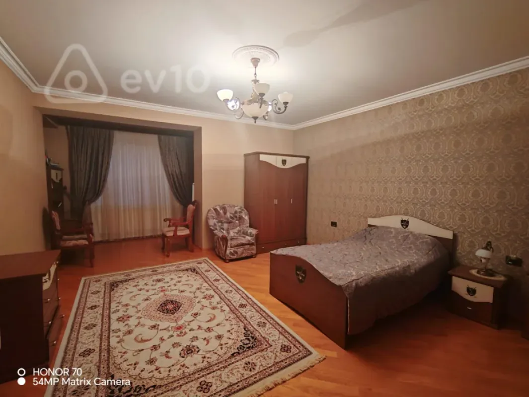 Satılır 4 otaqlı yeni tikili 240 m²