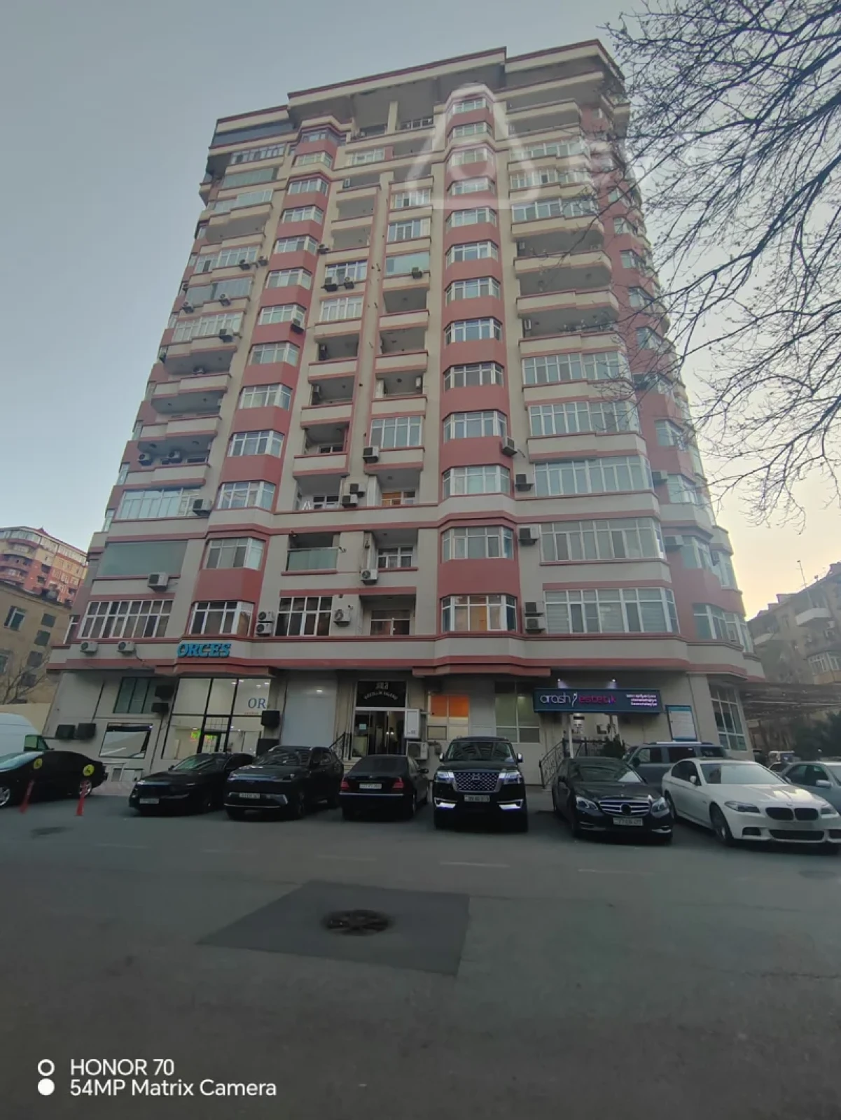 Satılır 4 otaqlı yeni tikili 240 m²