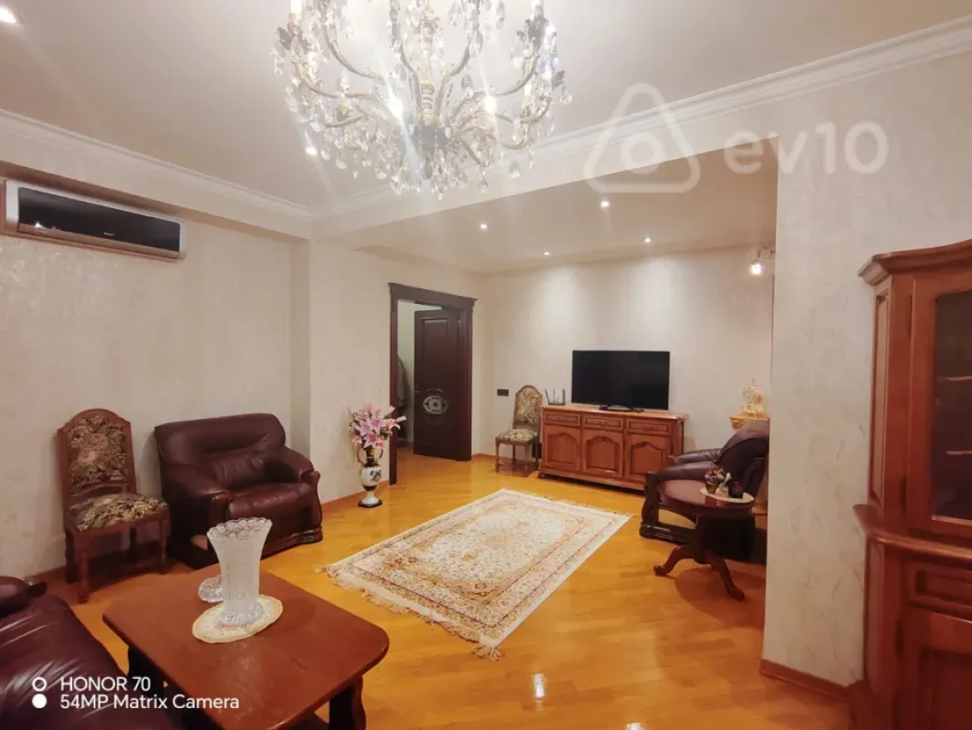 Satılır 4 otaqlı yeni tikili 240 m²