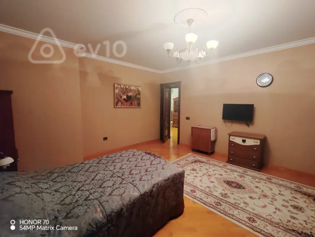 Satılır 4 otaqlı yeni tikili 240 m²