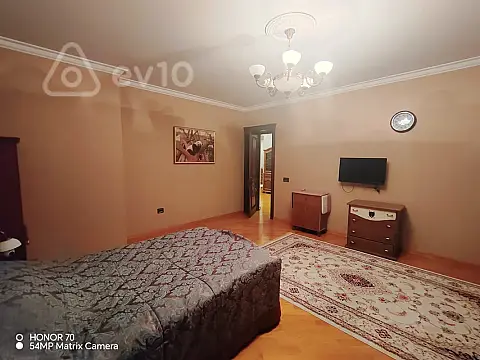 Satılır 4 otaqlı yeni tikili 240 m²