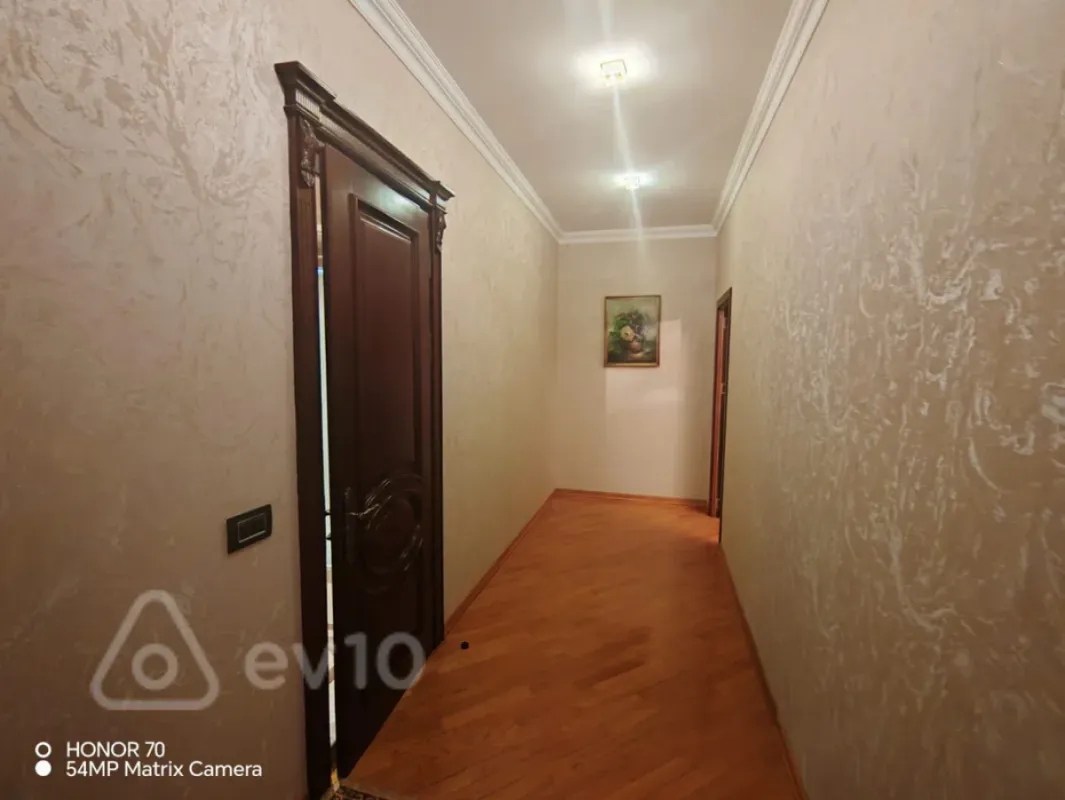 Satılır 4 otaqlı yeni tikili 240 m²