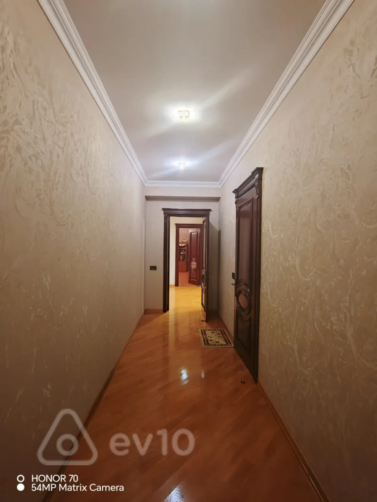 Satılır 4 otaqlı yeni tikili 240 m²