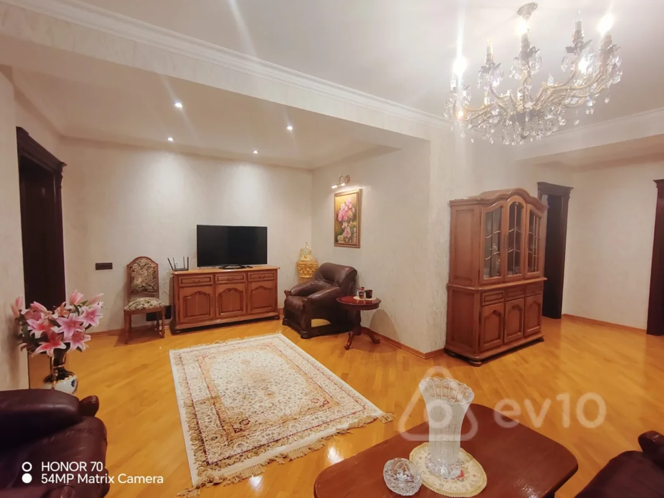 Satılır 4 otaqlı yeni tikili 240 m²