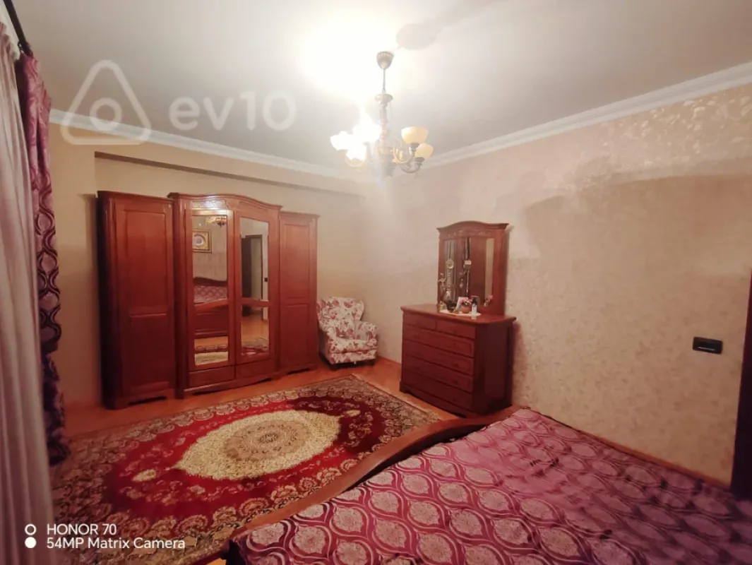 Satılır 4 otaqlı yeni tikili 240 m²