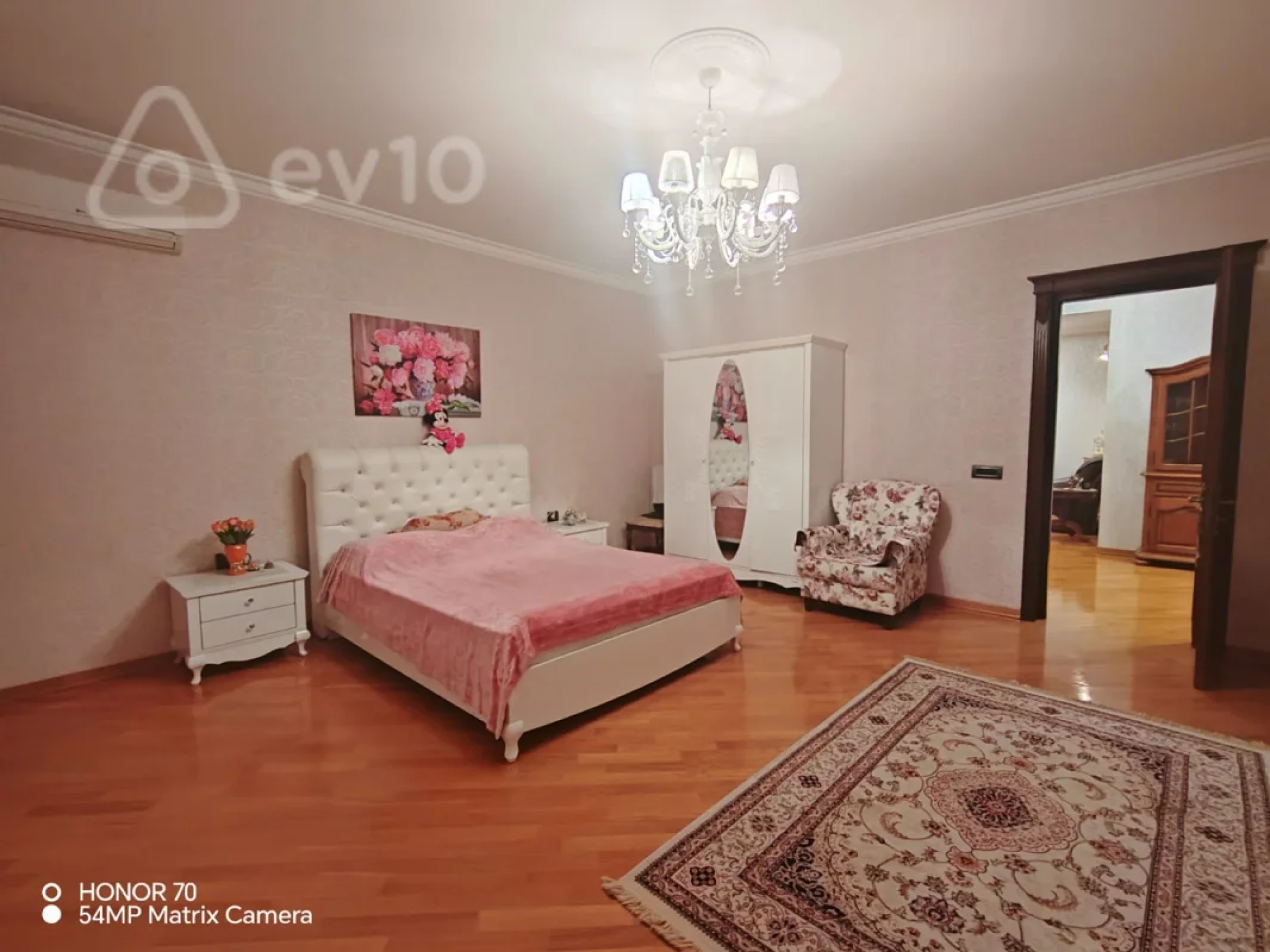 Satılır 4 otaqlı yeni tikili 240 m²