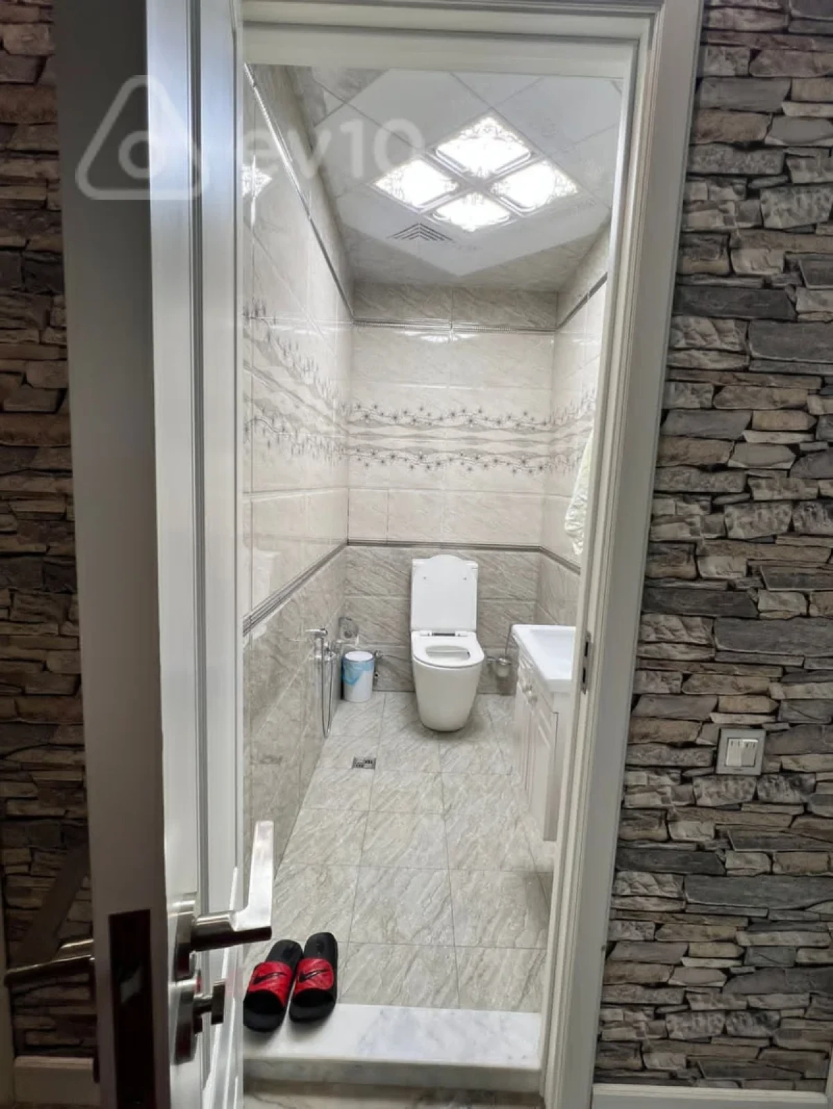 Satılır 3 otaqlı yeni tikili 135 m²