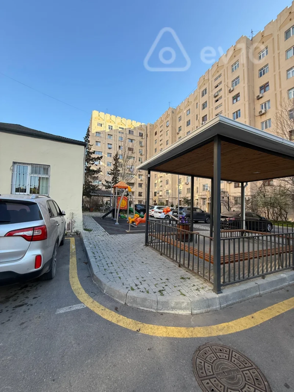 Satılır 3 otaqlı köhnə tikili 80 m²