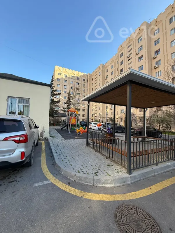 Satılır 3 otaqlı köhnə tikili 80 m²