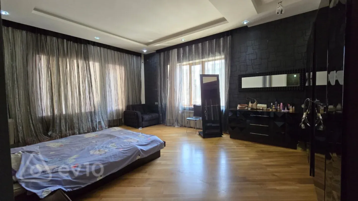 Satılır 3 otaqlı yeni tikili 150 m²
