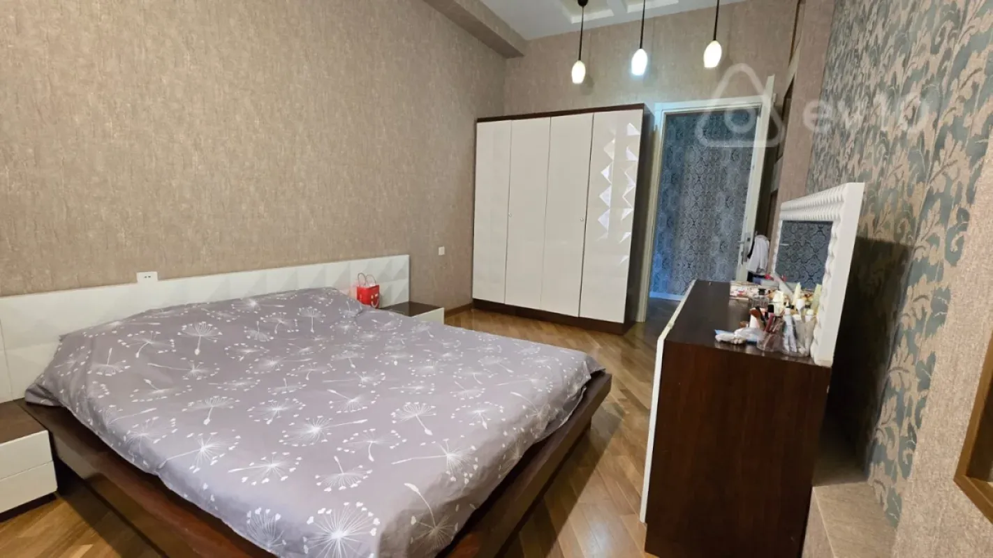 Satılır 3 otaqlı yeni tikili 150 m²