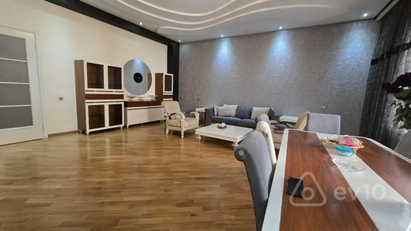 Satılır 3 otaqlı yeni tikili 150 m²