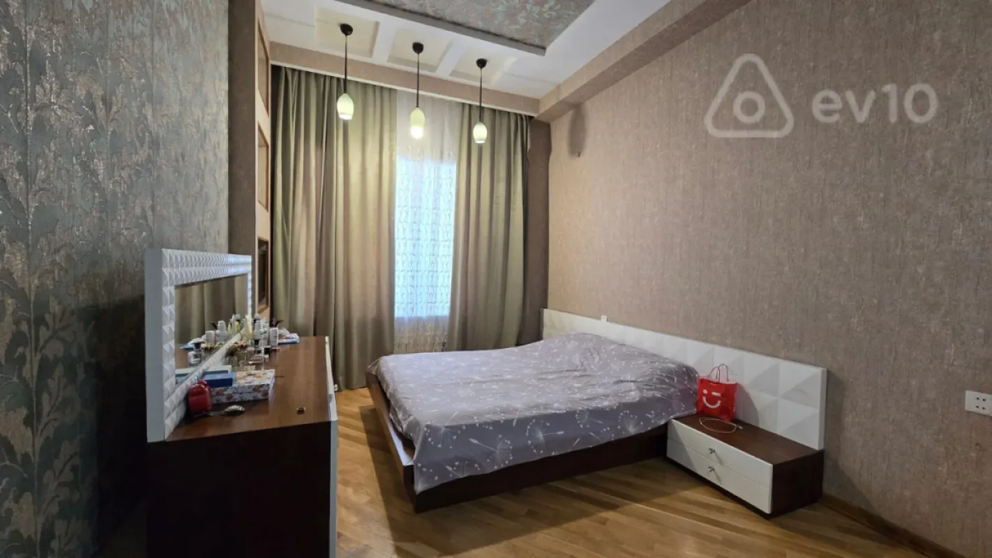 Satılır 3 otaqlı yeni tikili 150 m²