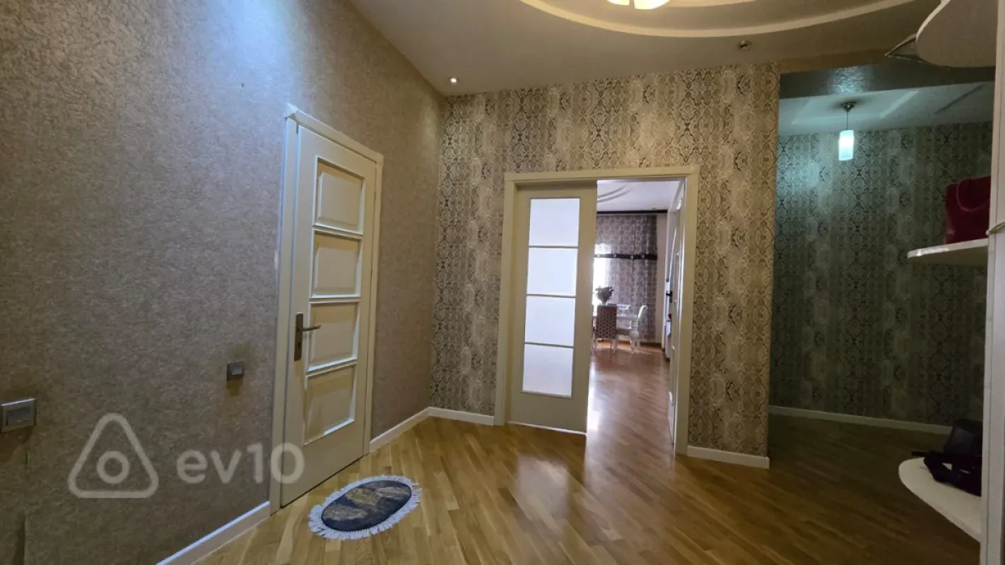 Satılır 3 otaqlı yeni tikili 150 m²