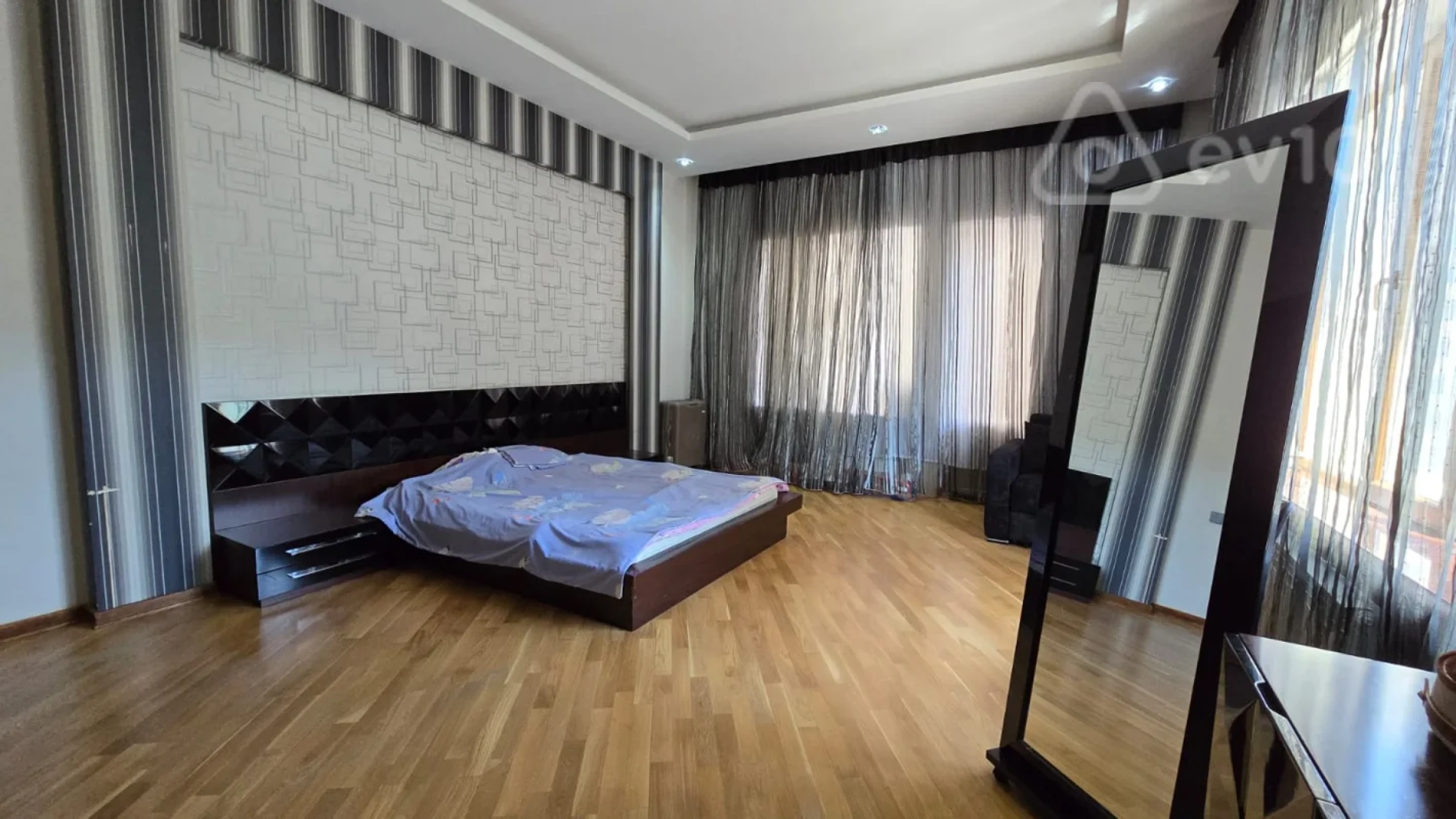 Satılır 3 otaqlı yeni tikili 150 m²