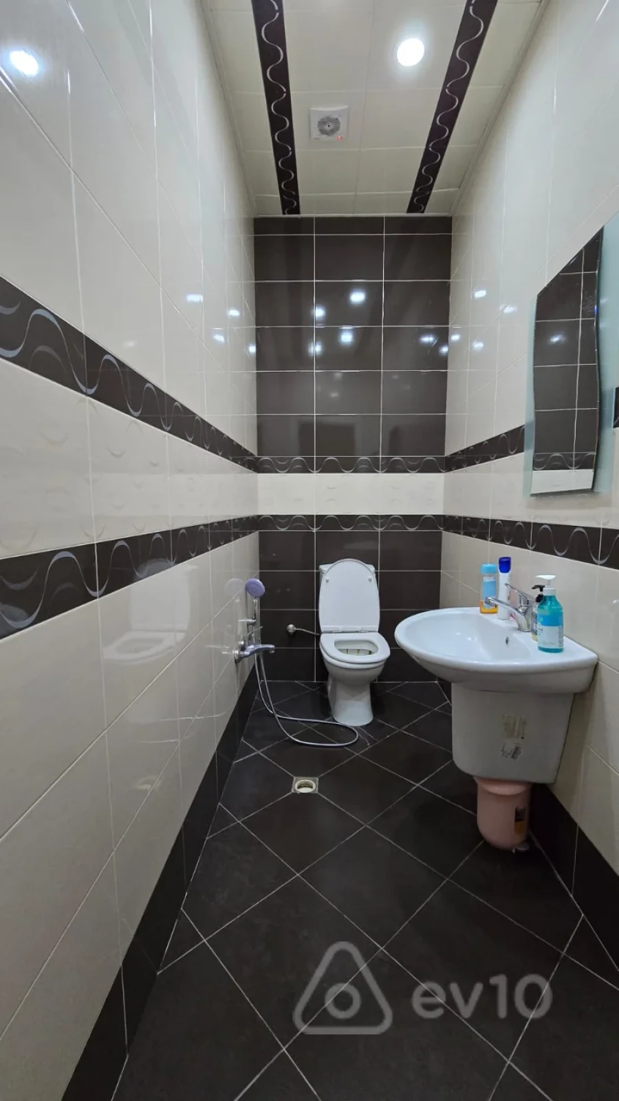 Satılır 3 otaqlı yeni tikili 150 m²