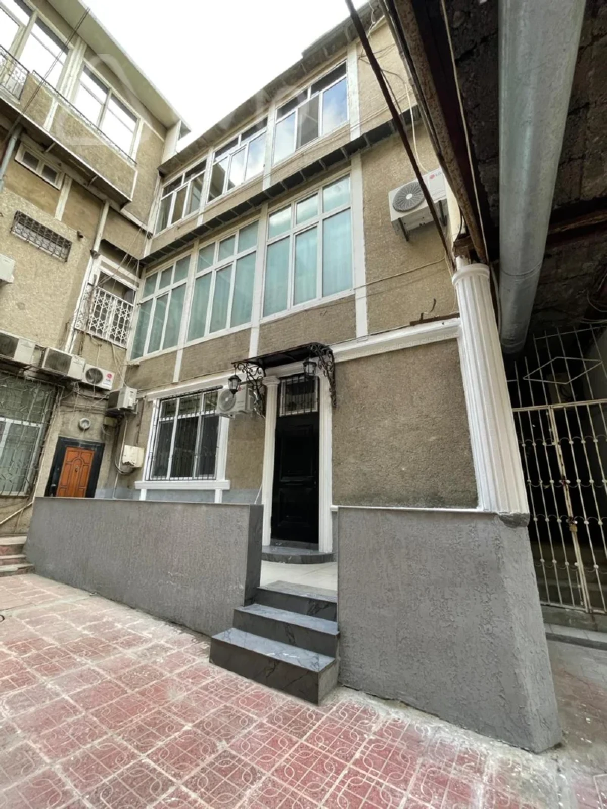 Kirayə verilir 2 otaqlı ofis 60 m²