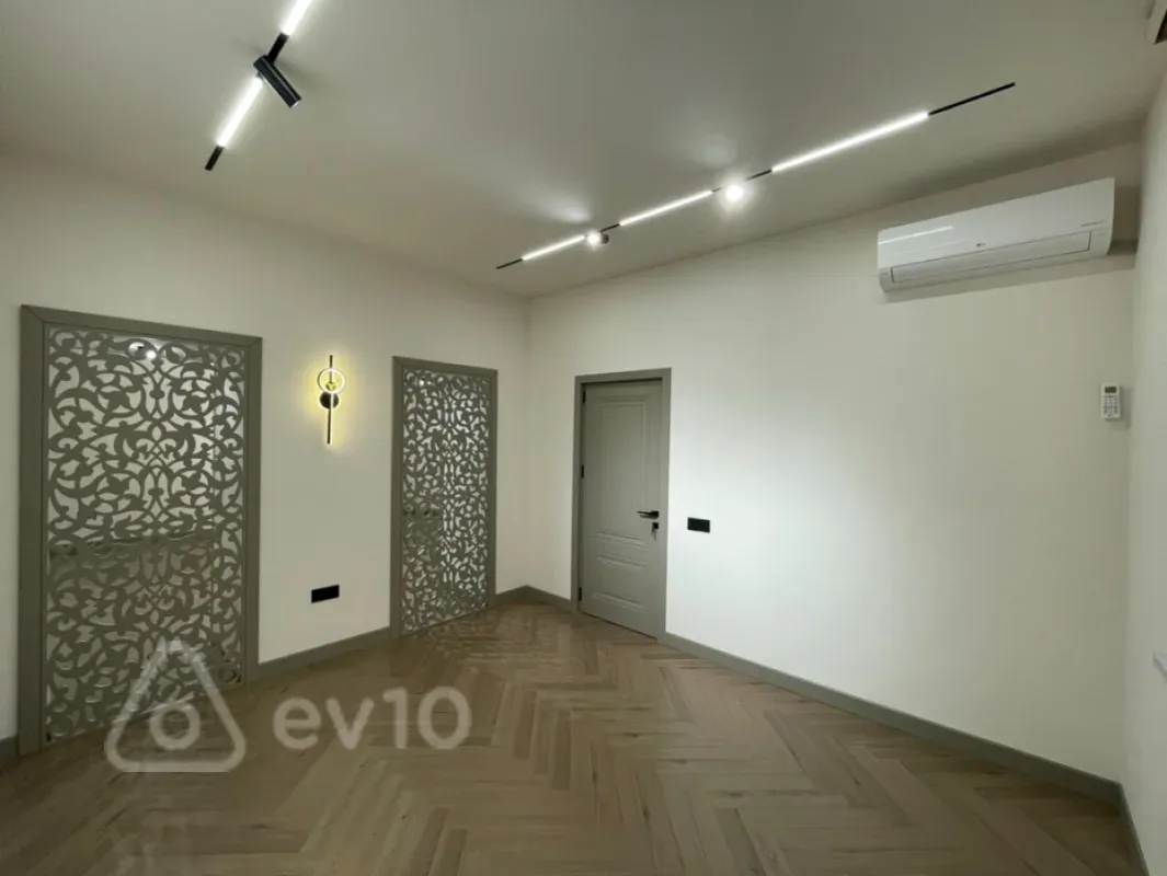 Kirayə verilir 2 otaqlı ofis 60 m²