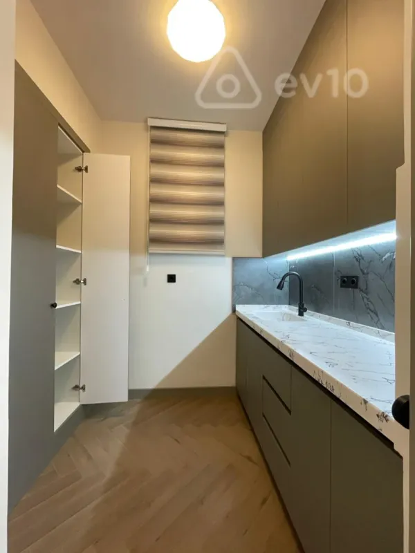 Kirayə verilir 2 otaqlı ofis 60 m²