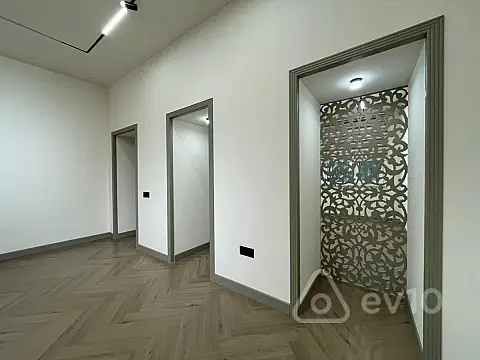 Kirayə verilir 2 otaqlı ofis 60 m²
