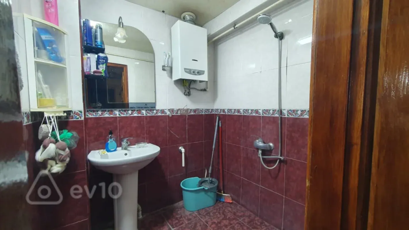 Satılır 3 otaqlı köhnə tikili 80 m²