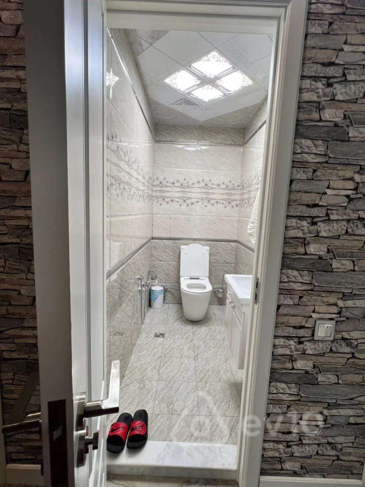 Satılır 3 otaqlı yeni tikili 135 m²