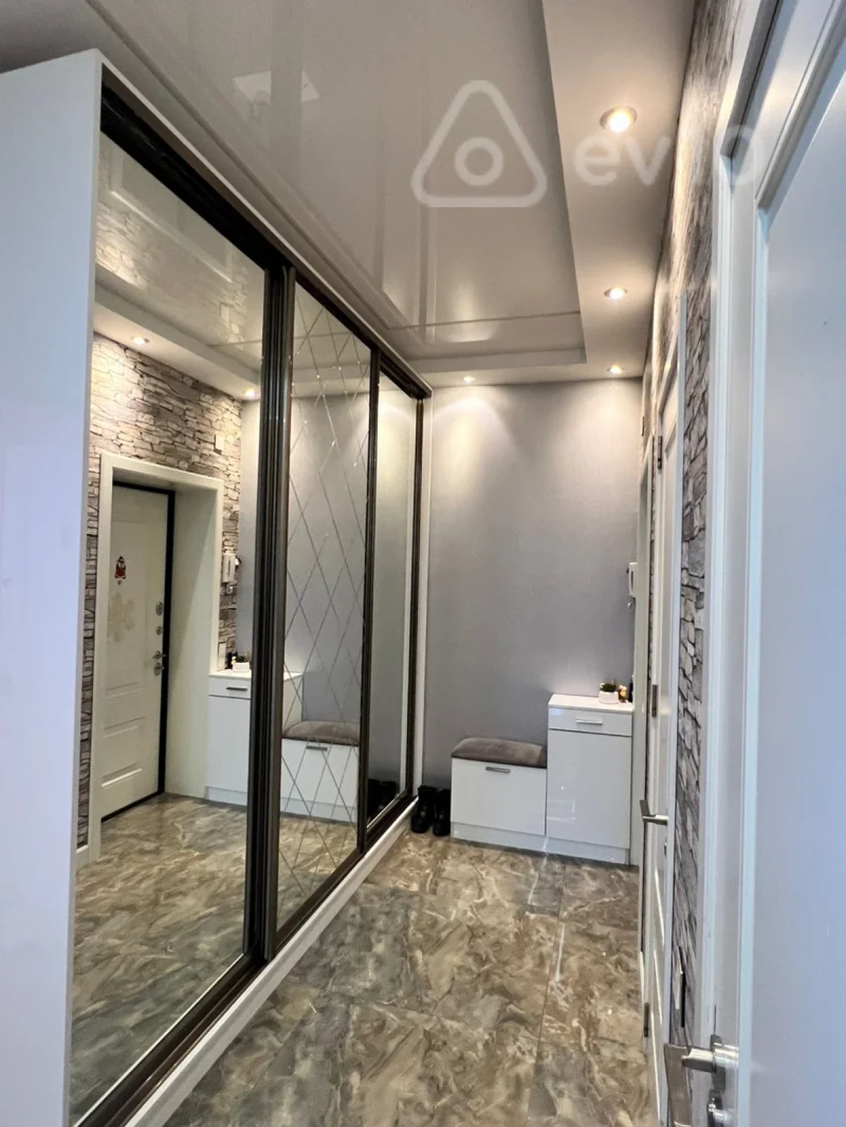 Satılır 3 otaqlı yeni tikili 135 m²